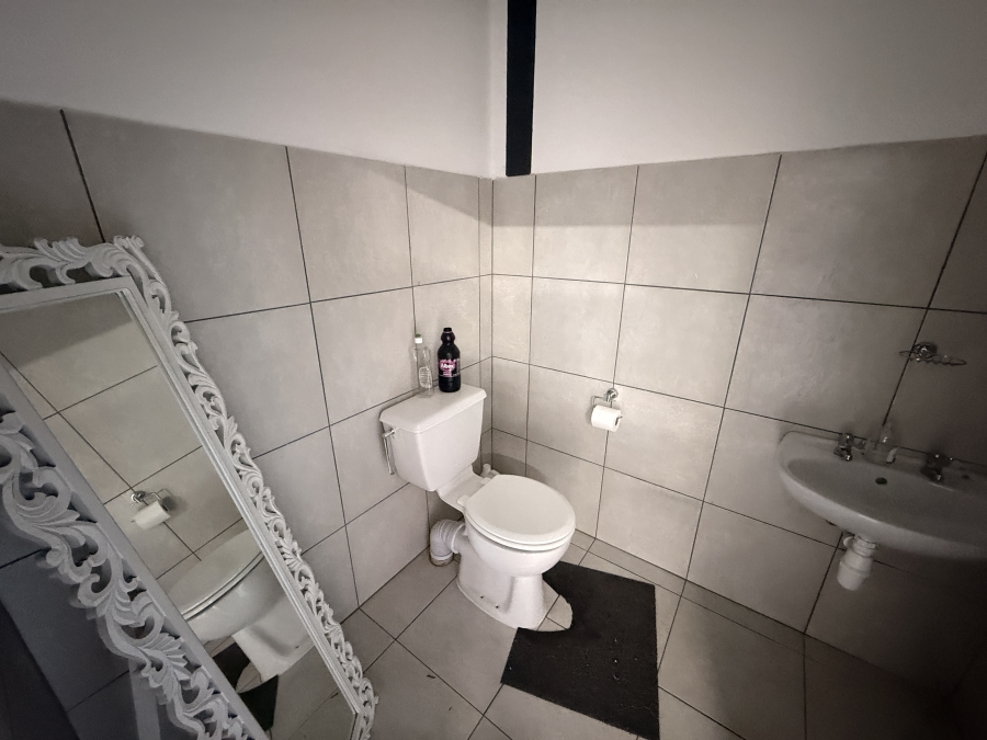 To Let Commercial Property for Rent in Rivergate Western Cape